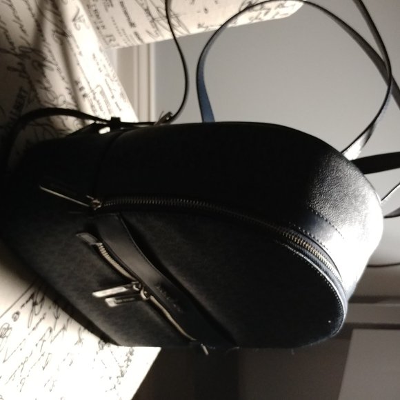 MK Backpack      new with tag